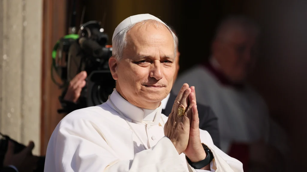 Pope Leo XIV Returns to the Vatican After Lung Surgery at Rome Hospital